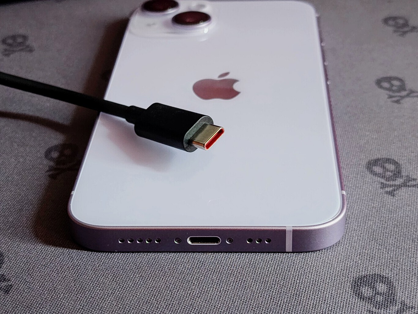 Technická zařízení se navždy mění: podle tohoto pravidla Evropské unie mají od nynějška všechny nabíječky konektor USB-C.